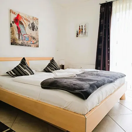 Residenz Strandkrone 02 호텔 *
